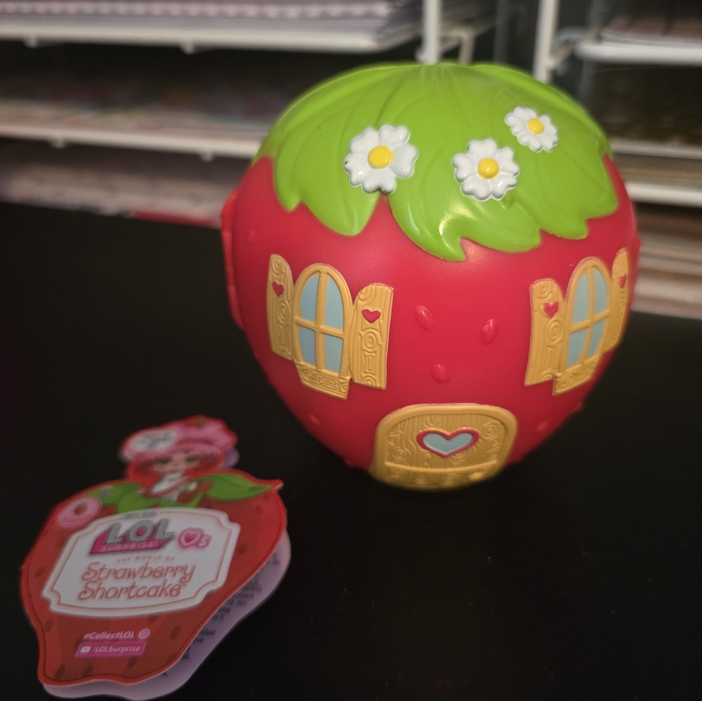 L.O.L. Surprise! Strawberry Shortcake Dollhouse HUCKLEBERRY PIE